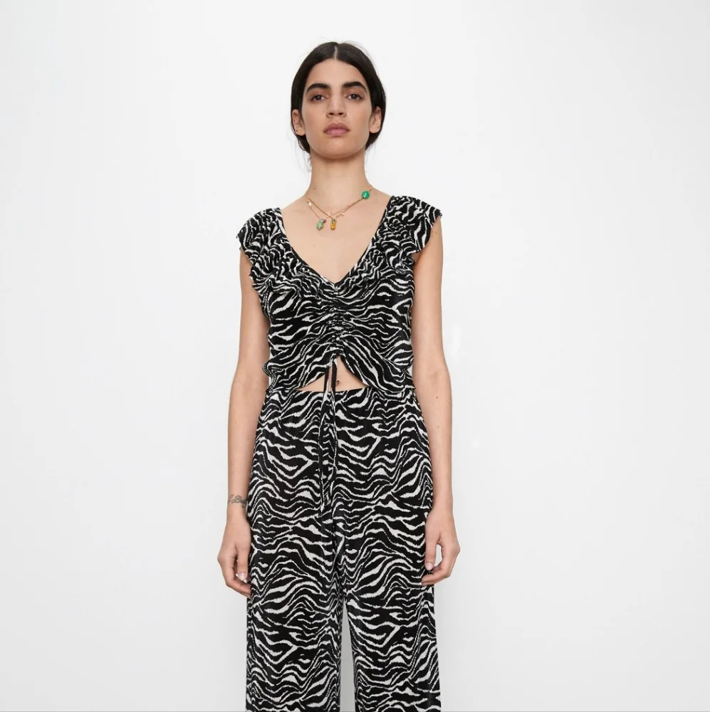 Zara pleated ruffled top - Picture 2 of 11